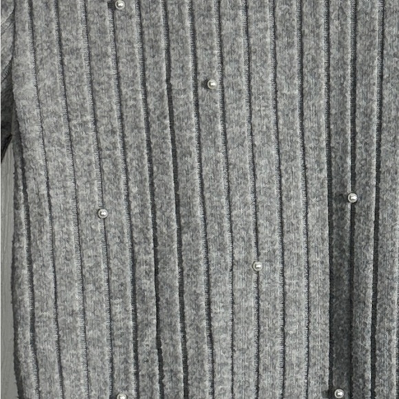 Zara Kids sz 13-14 gray crewneck sweater w/pearl detail, soft, textured - Picture 3 of 9